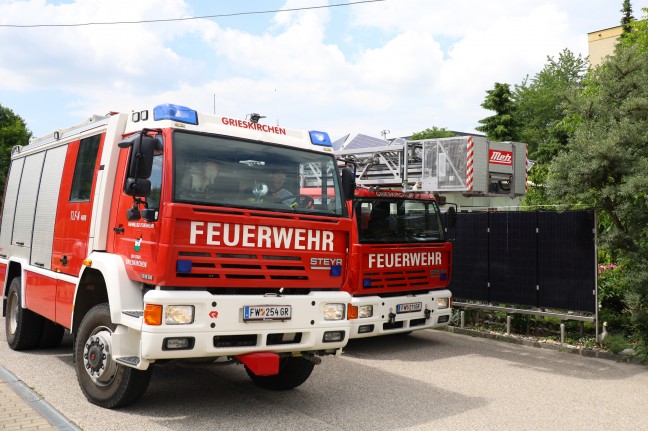 Brand im Bereich einer Photovoltaikanlage nach lnger vorhergegangenen Blitzschlag in Grieskirchen