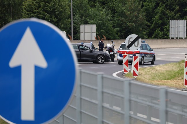 Schsse aus Auto: Hochzeitskonvoi lst Groeinsatz der Polizei auf Westautobahn bei Allhaming aus