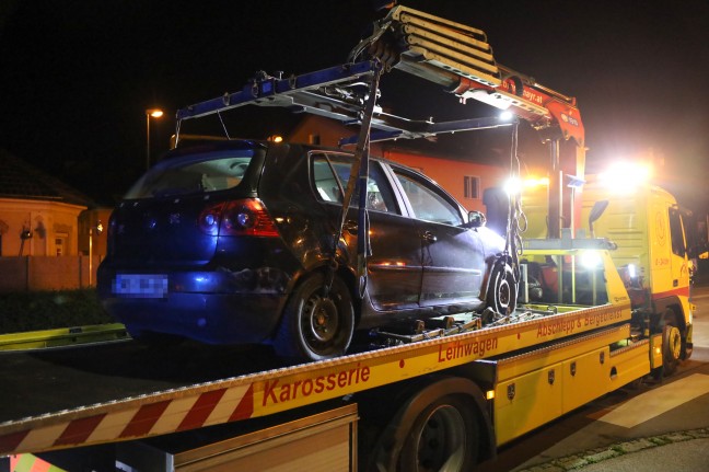 Kreuzungsunfall zwischen zwei PKW in Wels-Lichtenegg