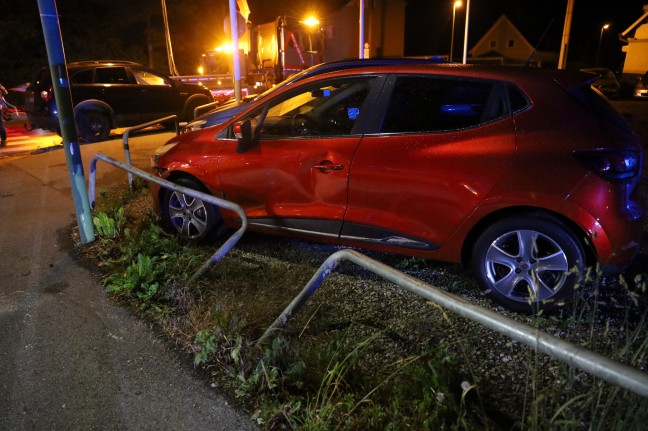 Kreuzungsunfall zwischen zwei PKW in Wels-Lichtenegg