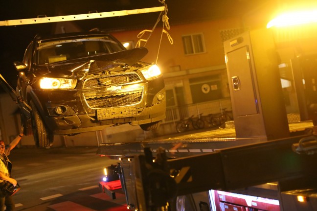 Kreuzungsunfall zwischen zwei PKW in Wels-Lichtenegg