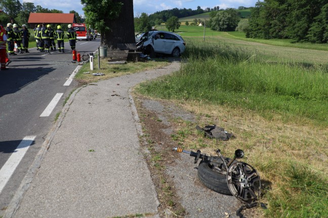 Tdlicher Verkehrsunfall: PKW bei Tollet frontal gegen Baum gekracht