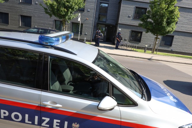 Schwer bewaffnet: Greres Polizeiaufgebot bei Wohnanlage in Wels-Lichtenegg im Einsatz