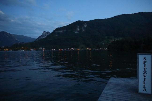 Kanu im Traunsee gekentert: Wasserrettung und Feuerwehr zu Personenrettung bei Traunkirchen alarmiert