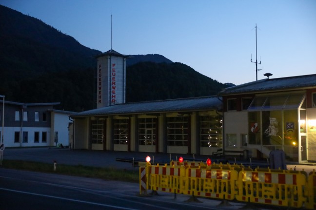 Kanu im Traunsee gekentert: Wasserrettung und Feuerwehr zu Personenrettung bei Traunkirchen alarmiert