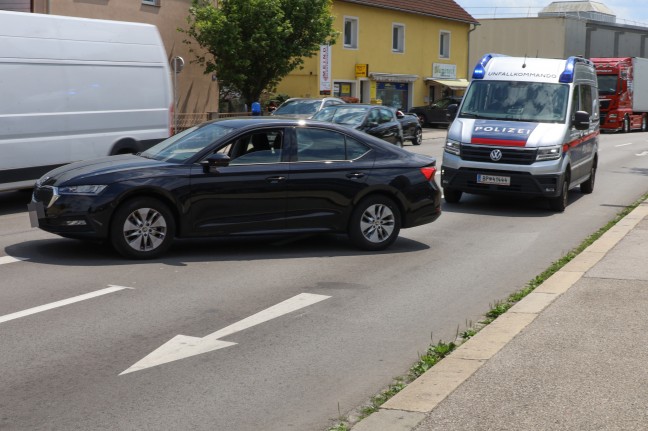 Lenker eines Dreirad-Motorrollers bei Auffahrunfall in Wels-Pernau verletzt