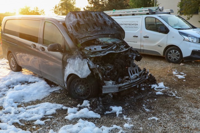 Brand eines Kleintransporters in Kremsmnster sorgte fr Einsatz zweier Feuerwehren