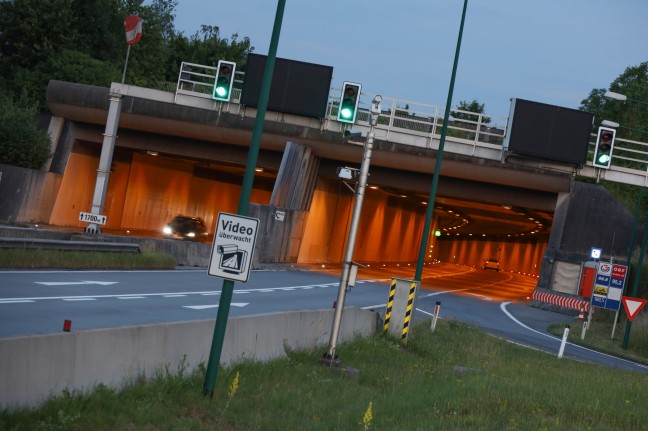 Rollstuhlfahrer im Tunnel Noitzmhle lste Totalsperre der Innkreisautobahn bei Wels-Waidhausen aus