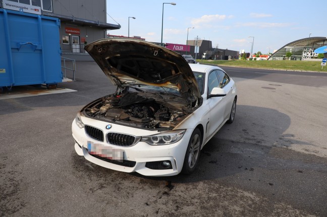 Brand im Motorraum eines PKW in Wels-Lichtenegg rasch gel�scht