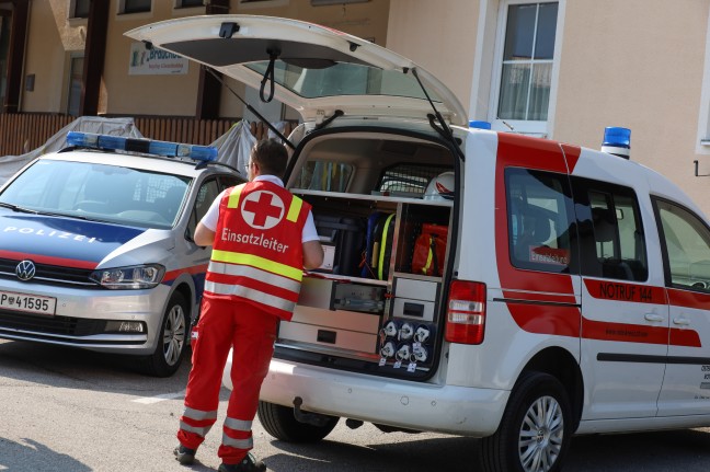 Drei Feuerwehren bei Zimmerbrand in einem Wohnhaus in Scharnstein im Einsatz