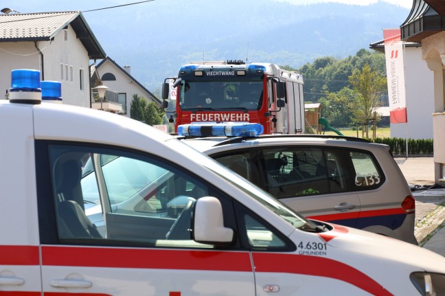 Drei Feuerwehren bei Zimmerbrand in einem Wohnhaus in Scharnstein im Einsatz