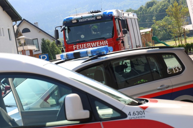 Drei Feuerwehren bei Zimmerbrand in einem Wohnhaus in Scharnstein im Einsatz