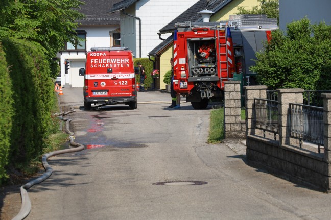 Drei Feuerwehren bei Zimmerbrand in einem Wohnhaus in Scharnstein im Einsatz