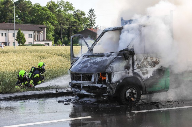 Vollbrand eines Pritschenwagens auf Wiener Strae bei Marchtrenk