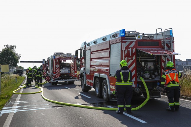 Vollbrand eines Pritschenwagens auf Wiener Strae bei Marchtrenk