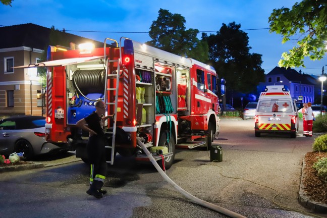 Drei Feuerwehren bei Kellerbrand in einem Mehrparteienwohnhaus in Pregarten im Einsatz