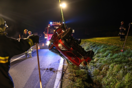 Überschlag mit Fahrzeug in Kematen an der Krems endet glücklicherweise glimpflich