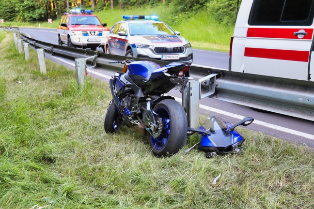 Motorradfahrer bei Verkehrsunfall in Bad Leonfelden ber Bschung gestrzt und schwer verletzt