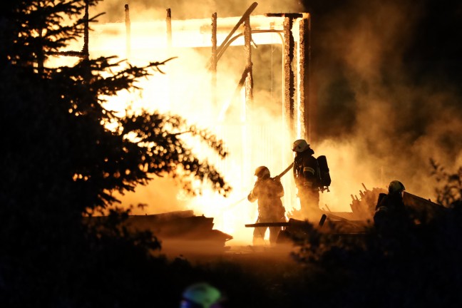 Vollbrand eines Gewerbebetriebs in Taufkirchen an der Trattnach