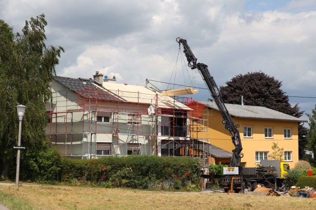 Arbeiter auf Baustelle in St. Florian nach internem Notfall vom Dach gerettet