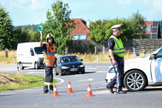 Kreuzungsunfall zwischen zwei PKW auf Nibelungen- beziehungsweise Aschacher Straße in Hartkirchen