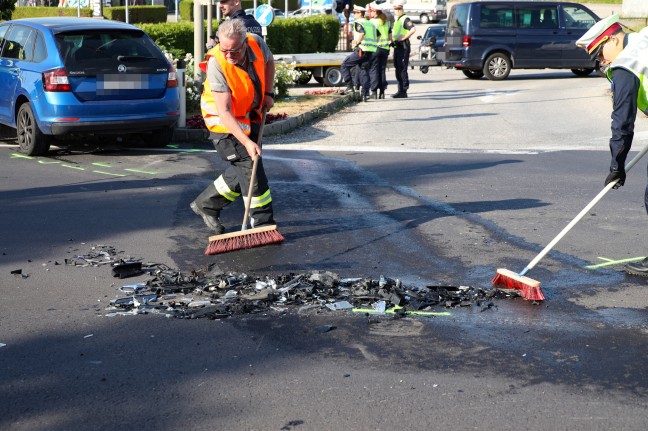 Kollision zwischen LKW-Zugmaschine und zwei PKW auf Pyhrnpass Straße bei Sattledt