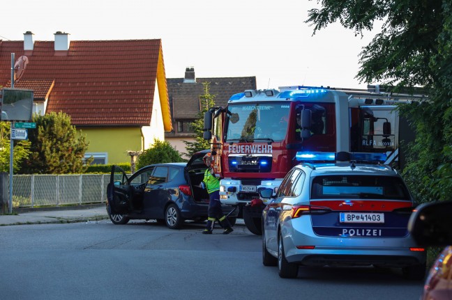 Kreuzungsunfall zwischen zwei PKW in Marchtrenk fordert eine leichtverletzte Person