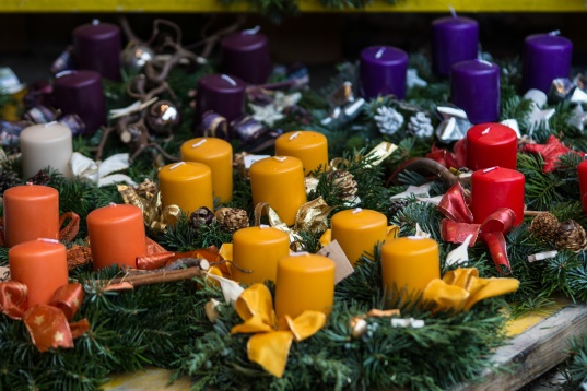 Landeshauptmann Phringer erffnete Adventmarkt Schleiheim