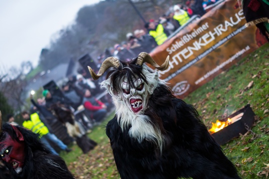 Landeshauptmann Phringer erffnete Adventmarkt Schleiheim