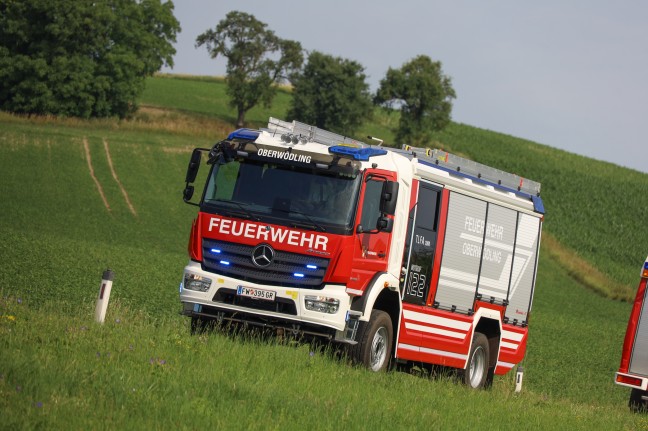 LKW samt Anhnger nach Streifkollision mit PKW bei Tollet umgestrzt