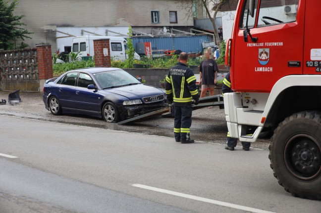 Auto touchierte auf Gmundener Strae in Lambach Sttzmauer des Stifts