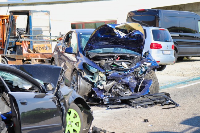 Zwei Tote und sechs teilweise Schwerverletzte bei Verkehrsunfall in St. Martin im Mhlkreis