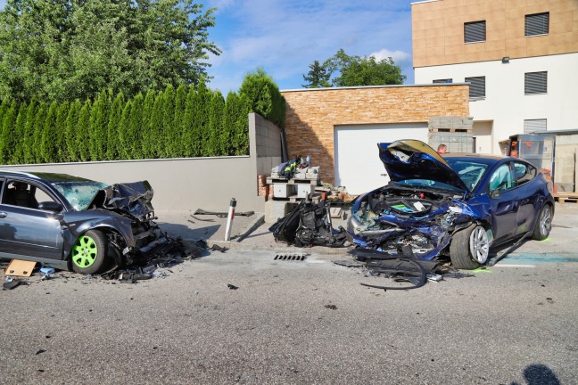 Zwei Tote und sechs teilweise Schwerverletzte bei Verkehrsunfall in St. Martin im Mhlkreis