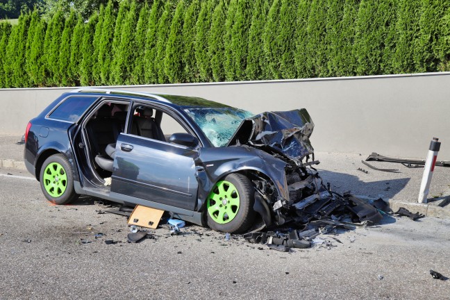 Zwei Tote und sechs teilweise Schwerverletzte bei Verkehrsunfall in St. Martin im Mühlkreis