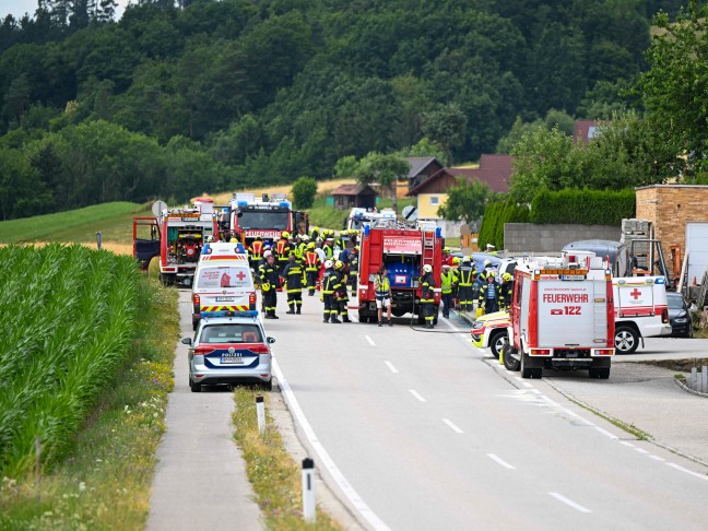 Zwei Tote und sechs teilweise Schwerverletzte bei Verkehrsunfall in St. Martin im Mühlkreis