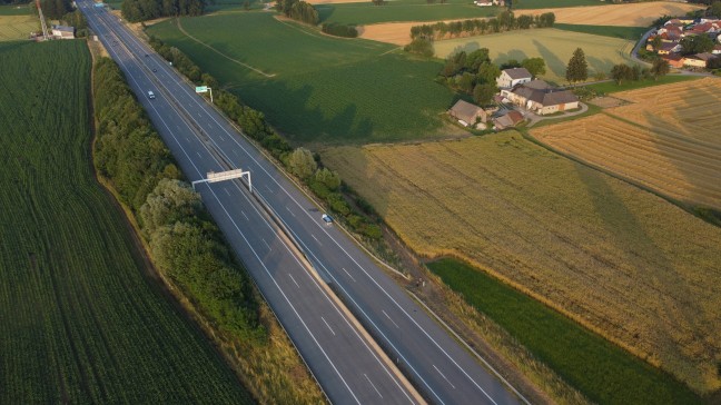 Glücklicherweise nur Panne statt schwerem Verkehrsunfall auf Westautobahn bei Roitham am Traunfall