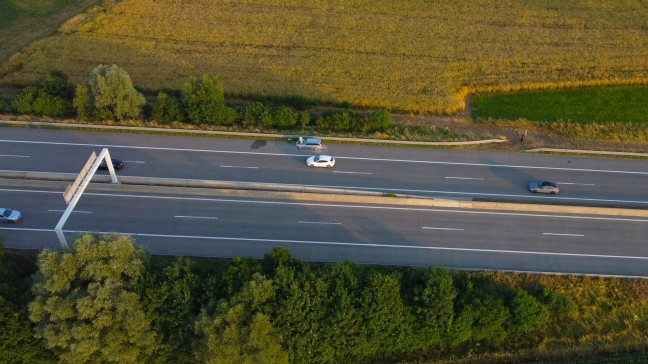 Glcklicherweise nur Panne statt schwerem Verkehrsunfall auf Westautobahn bei Roitham am Traunfall