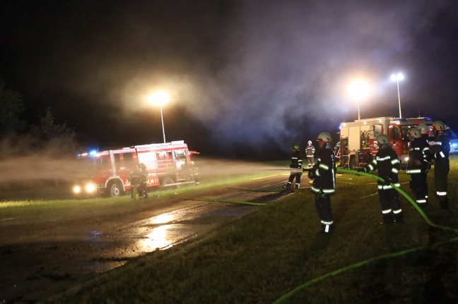 Sieben Feuerwehren bei Brand eines landwirtschaftlichen Stadels in Andrichsfurt im Einsatz