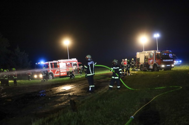 Sieben Feuerwehren bei Brand eines landwirtschaftlichen Stadels in Andrichsfurt im Einsatz