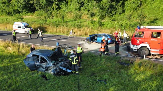 Verkehrsunfall zwischen zwei PKW in Steyregg fordert drei teils Schwerverletzte