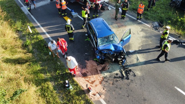 Verkehrsunfall zwischen zwei PKW in Steyregg fordert drei teils Schwerverletzte