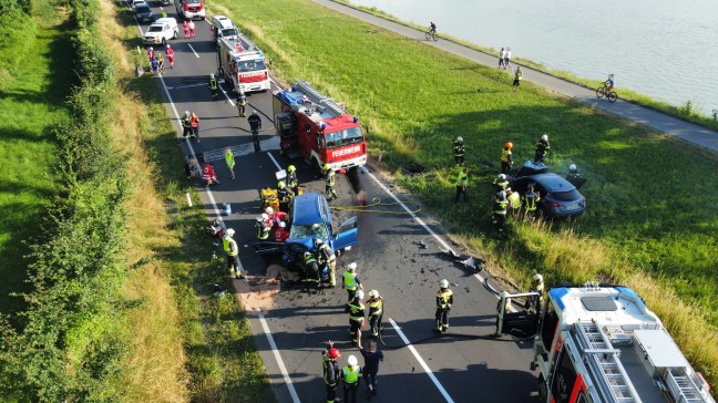 Verkehrsunfall zwischen zwei PKW in Steyregg fordert drei teils Schwerverletzte