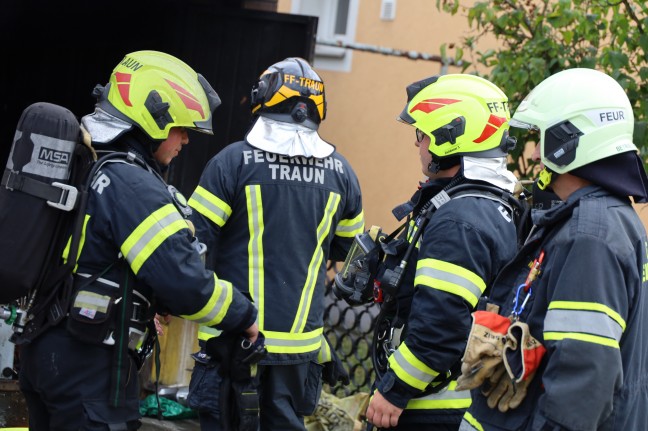 Garagenbrand in Traun sorgt fr Einsatz von zwei Feuerwehren