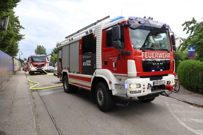 Garagenbrand in Traun sorgt fr Einsatz von zwei Feuerwehren