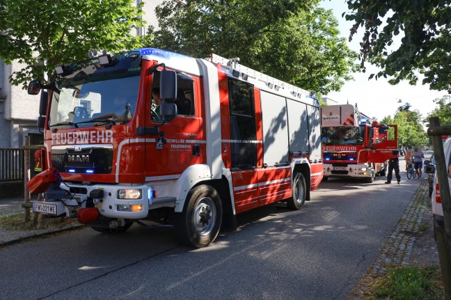 Drehleitereinsatz bei dringender Trffnung mit Brandverdacht in Wels-Innenstadt