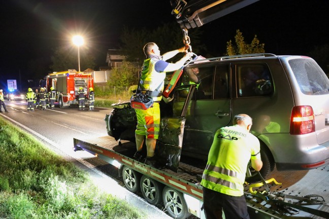 Schwerer Crash zwischen zwei PKW auf Innviertler Straße bei Krenglbach