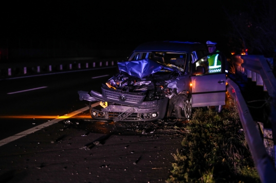 Verkehrsunfall auf der Welser Autobahn in Weikirchen an der Traun fordert zwei Verletzte