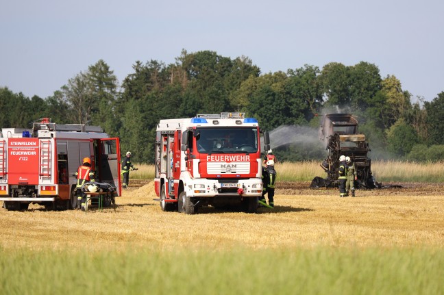 Sechs Feuerwehren bei Brand einer Strohpresse in Pettenbach im Einsatz