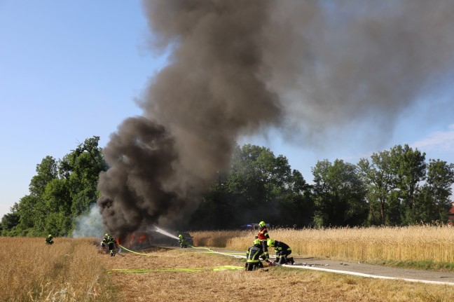 Vier PKW und zwei Kleintransporter in Marchtrenk in Flammen aufgegangen