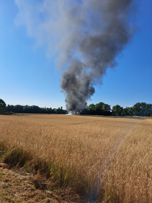 Vier PKW und zwei Kleintransporter in Marchtrenk in Flammen aufgegangen